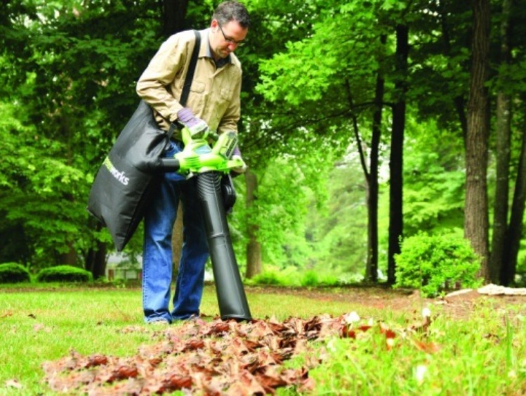 Sprytne sposoby na jesienne sprzątanie ogrodu